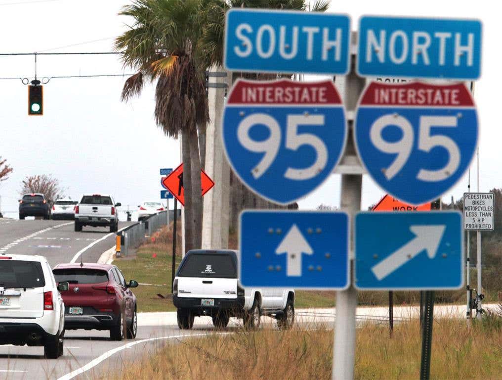 Traffic on LPGA Boulevard navigate their way over the bridge over Interstate 95, Tuesday December 7, 2021. Dtb I 95 Bridge Needs 4. I-95.