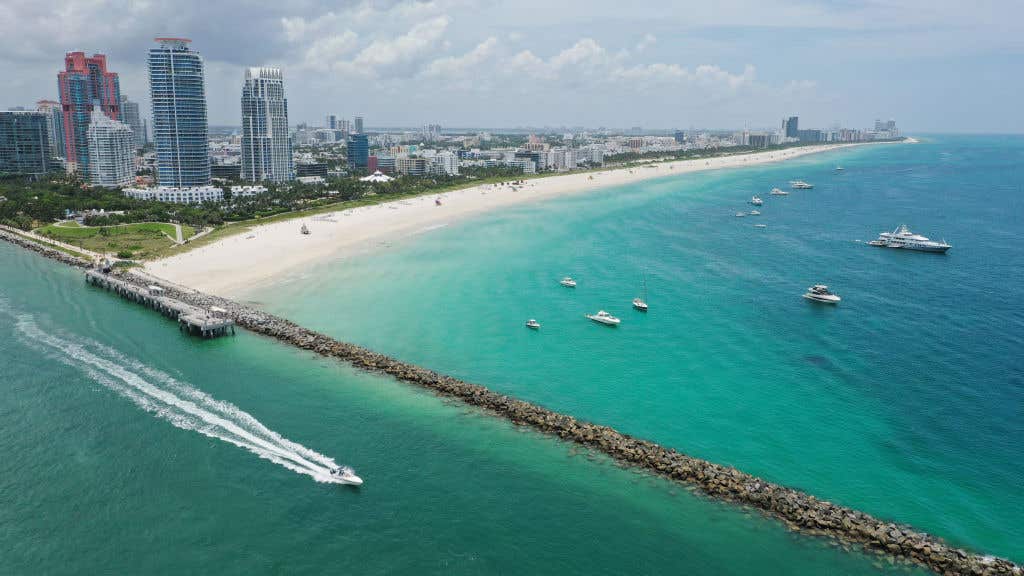 Florida beach and water. What did a Florida Boat Thief do to try to escape police?