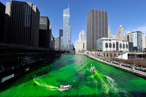 every-year-we-dye-the-river-green-in-chicago-to-celebrate-st-patricks