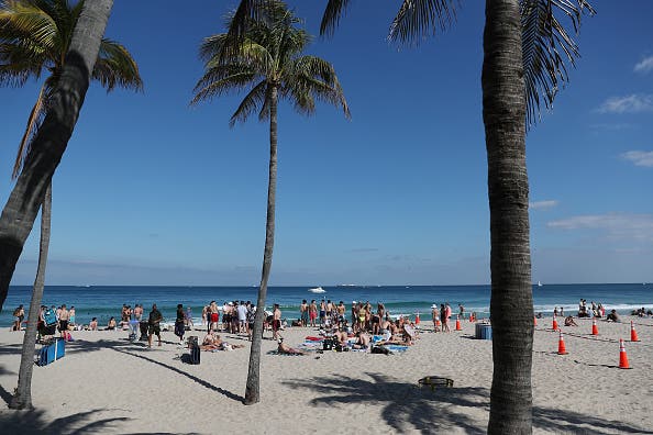 Spring Breakers Return To Florida Beaches One Year After Start Of Pandemic