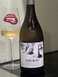 Bottle and glass of Esporao White Wine