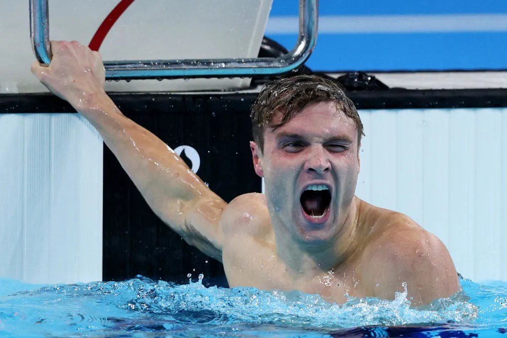 Bobby Finke of Team United States celebrates after winning gold in a world record time in the Men's 1500m Freestyle Final on day nine of the Olympic Games Paris 2024 at Paris La Defense Arena on August 04, 2024 in Nanterre, France. 